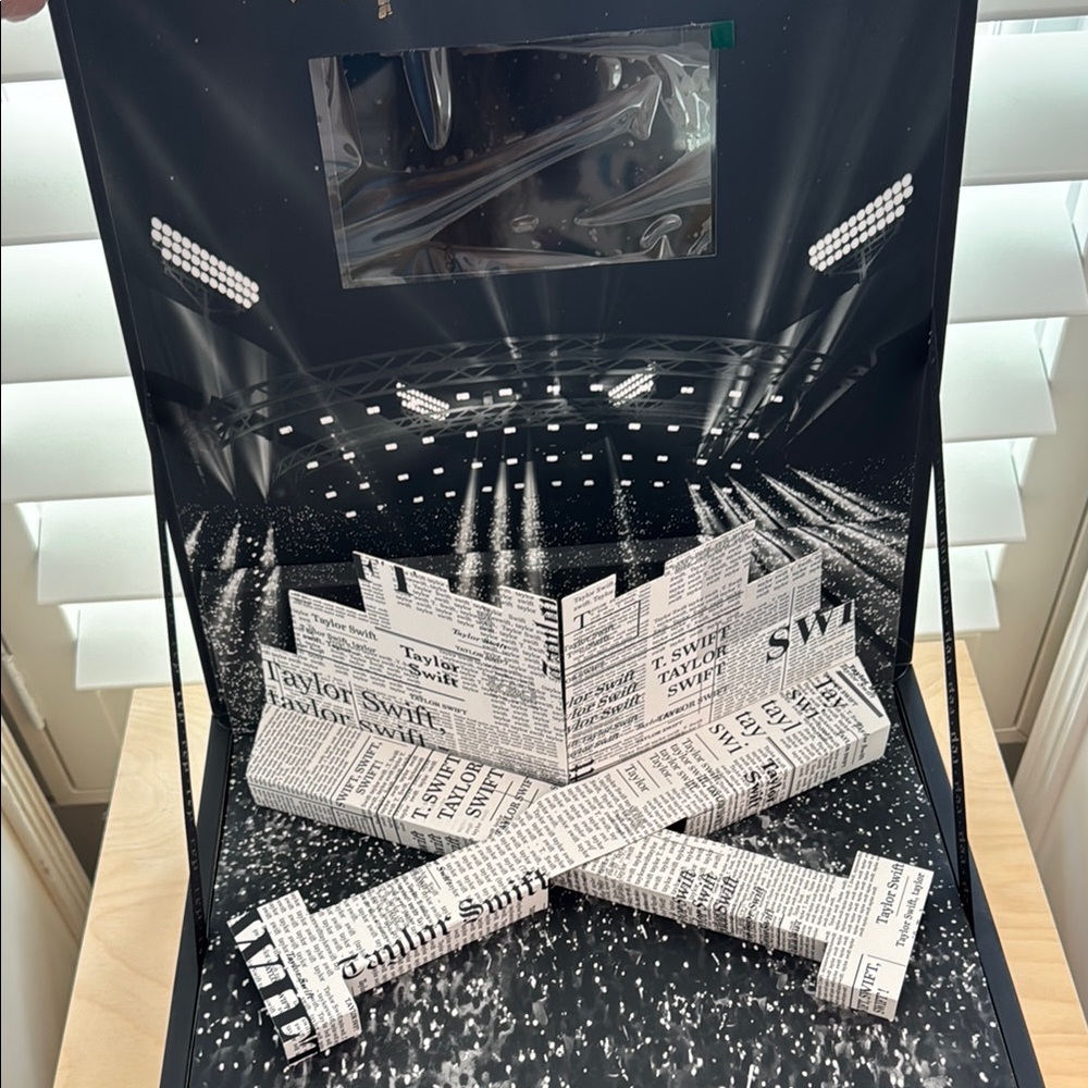 Taylor Swift Reputation Tour VIP Box with Working Video & Sealed Items - Picture 3 of 14